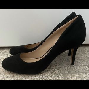 EUC VINCE CAMUTO SUEDE HEELS.